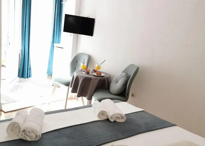 Апартаменти & Bedroom D&m2 *