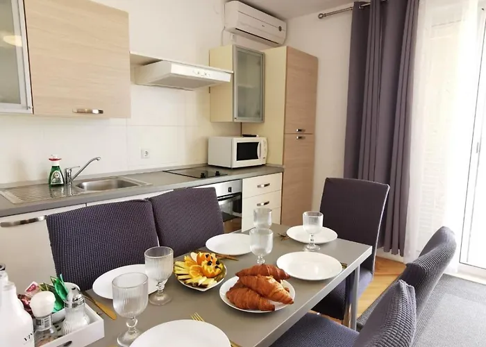 Апартаменти & Bedroom D&m2 *