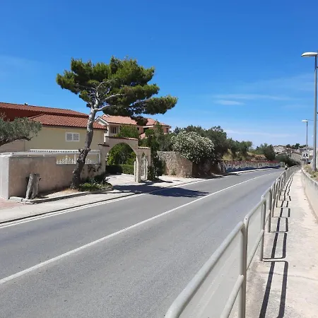 & Bedroom D&m2 マカルスカ