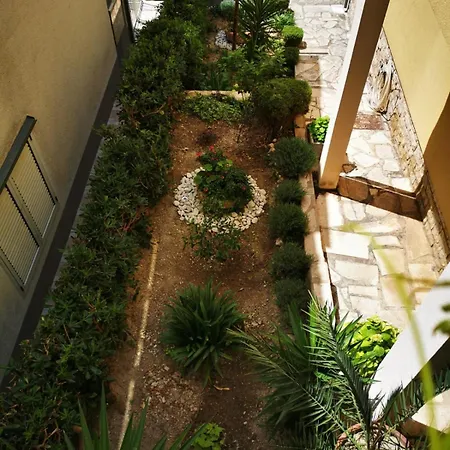 & Bedroom D&m2 マカルスカ